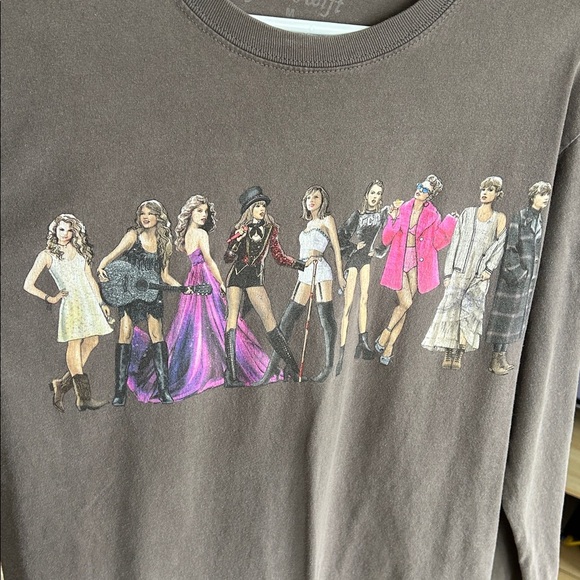 Taylor Swift Long Sleeve. Size medium. Gray. - Picture 4 of 5